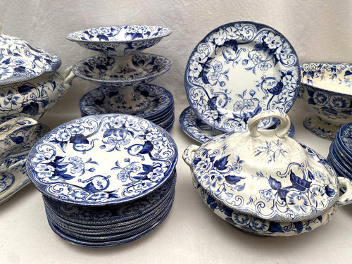 Creil & Montereau earthenware, Flora pattern late 19th century. 42-piece service set