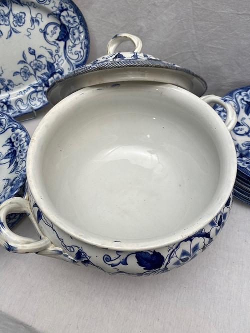 Creil & Montereau earthenware, Flora pattern late 19th century. 42-piece service set