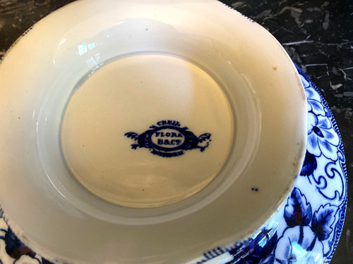 Creil & Montereau earthenware, Flora pattern late 19th century. 42-piece service set