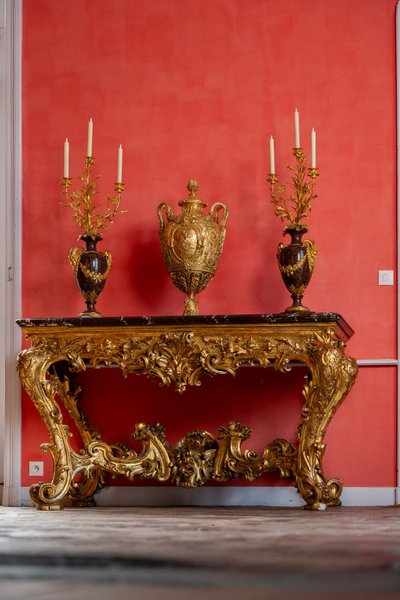 LARGE RECTANGULAR CONSOLE IN RICHLY CARVED AND GILDED WOOD