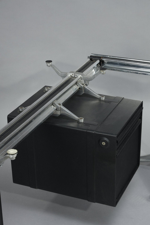 Wichtiger Schreibtisch von Bruce BURDICK (1933-2021) für HERMAN MILLER Editor