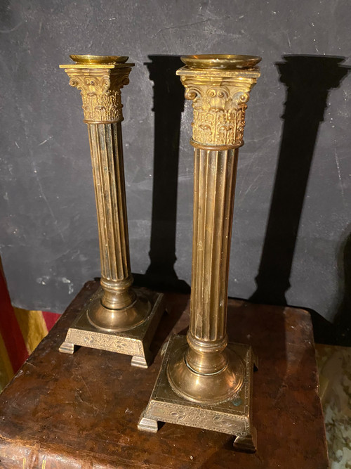 Sehr schöne Paar Kerzenhalter Korinthische Säule Bronze Ende des 18. Jahrhunderts im Stil Louis XVI
