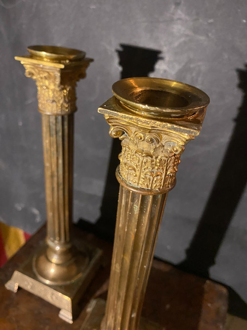  Sehr schöne Paar Kerzenhalter Korinthische Säule Bronze Ende des 18. Jahrhunderts im Stil Louis XVI