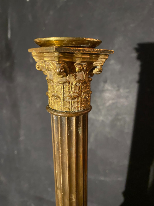  Sehr schöne Paar Kerzenhalter Korinthische Säule Bronze Ende des 18. Jahrhunderts im Stil Louis XVI