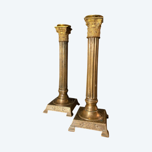  Sehr schöne Paar Kerzenhalter Korinthische Säule Bronze Ende des 18. Jahrhunderts im Stil Louis XVI