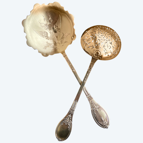 Strawberry shovel and sprinkler.