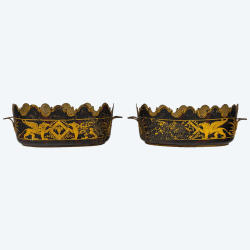 Pair of coolers or ‘Verrières’ in painted sheet metal decorated with griffins from the Empire period