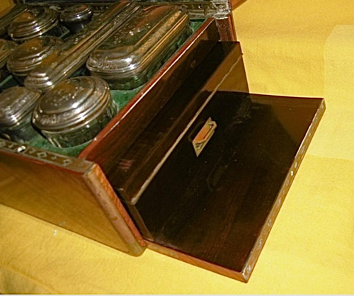 Toiletries set