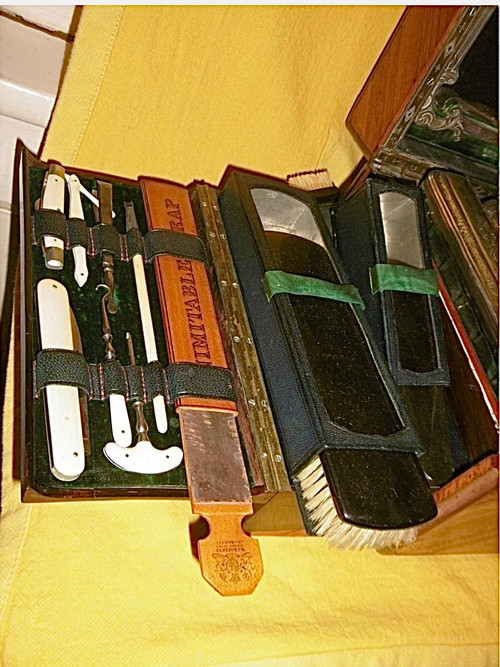 Toiletries set