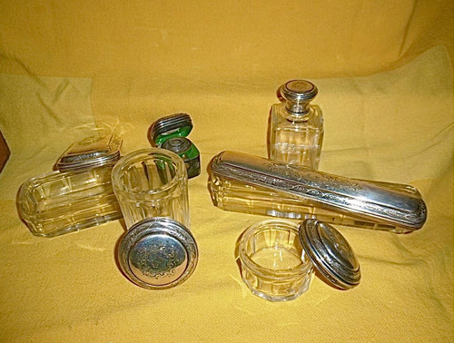 Toiletries set