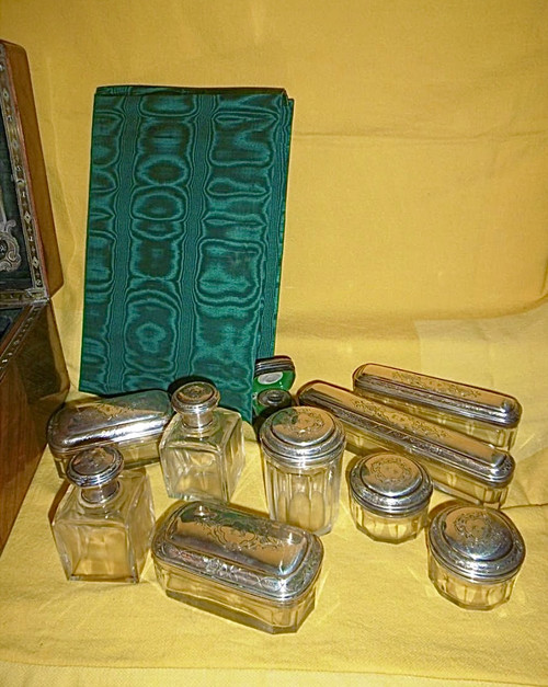 Toiletries set