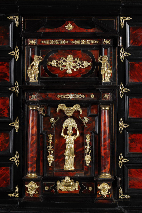 Cabinet sur pied dans le style des cabinets flamands du 17e siècle