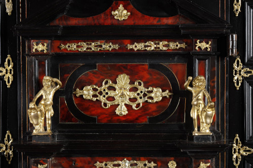 Cabinet sur pied dans le style des cabinets flamands du 17e siècle