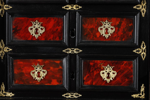 Cabinet sur pied dans le style des cabinets flamands du 17e siècle