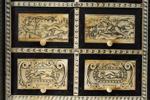 Cabinet sur pied dans le style des cabinets flamands du 17e siècle