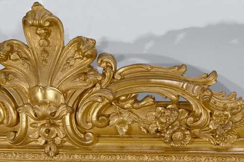 Important Miroir en bois doré, style Louis XV – 1re partie XIXe