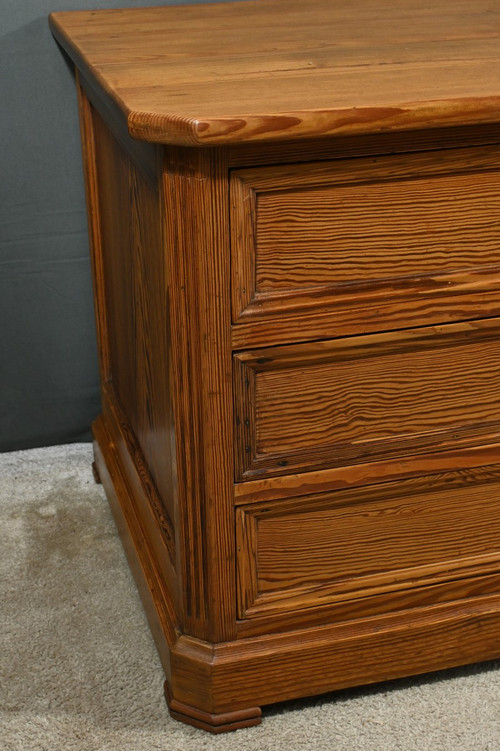 Small chest of drawers in Pitchpin - 1930