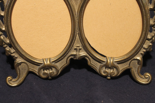 Pair of oval bronze and brass frames in the Louis XV style 20th century