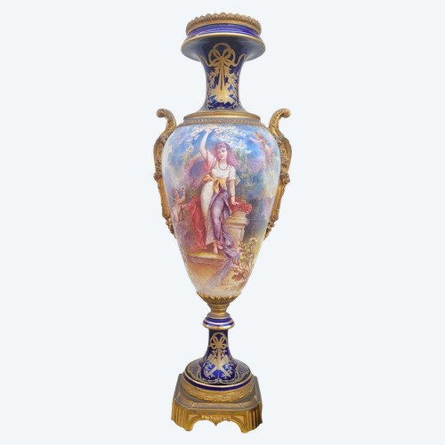 Dans Le Goût De Sèvres, grande vaso in porcellana e bronzo, XIX secolo