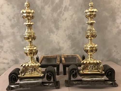 Importants chenets en bronze et fer d'époque 17 ème 