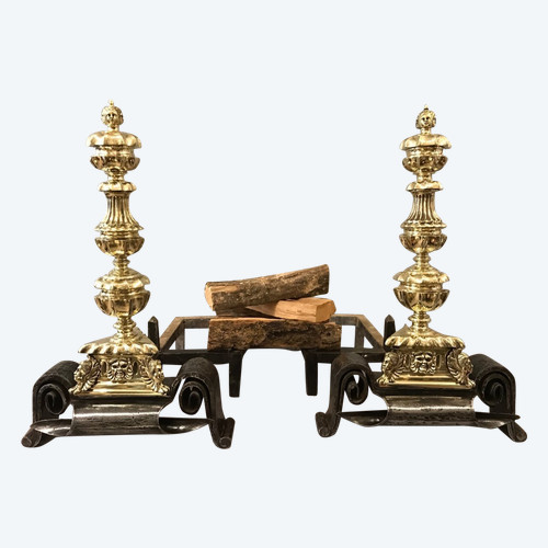 Importants chenets en bronze et fer d'époque 17 ème 