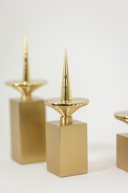 Set of 3 gilt brass candlesticks. Contemporary work.  LS5958172T