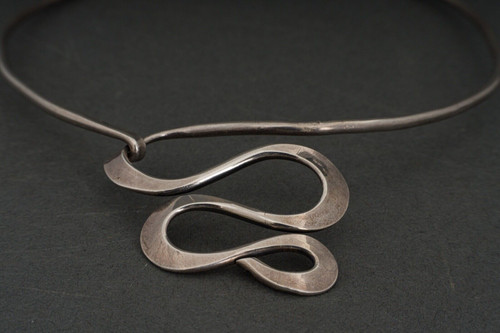 Rigid 1960-1970 modernist silver necklace with Crab hallmark 39 grams
