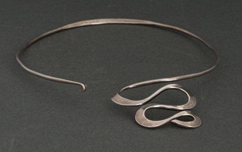 Rigid 1960-1970 modernist silver necklace with Crab hallmark 39 grams
