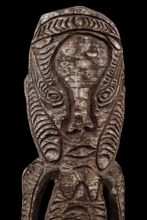 Charme à cochon, écorce gravée, art tribal , art océanien, art premier, Océanie, sculpture