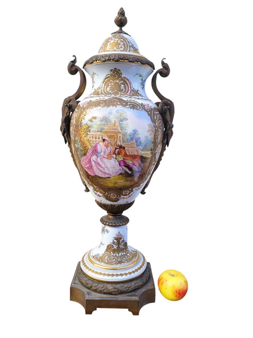 Große Drehbare Vase Aus Porzellan Und Bronze, Sèvres, 19. Jahrhundert