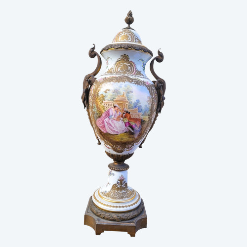 Große Drehbare Vase Aus Porzellan Und Bronze, Sèvres, 19. Jahrhundert