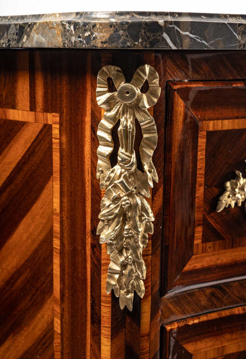 Bon Durand - Piccola cassettiera in legno di raso, palissandro e legno di violetta periodo Luigi XV 1765 ca.
