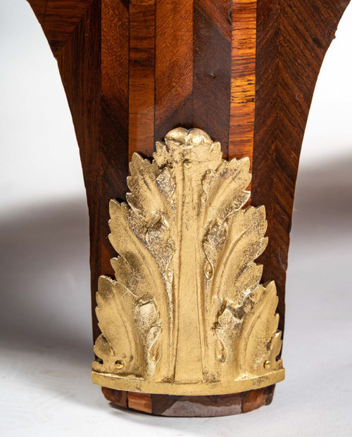 Bon Durand - Piccola cassettiera in legno di raso, palissandro e legno di violetta periodo Luigi XV 1765 ca.