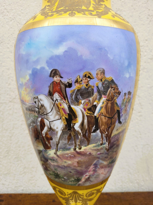 Bataille  Napoléonienne, Grand Vase En Porcelaine Jaune, XIXème Siècle