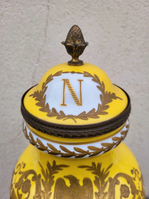 Bataille  Napoléonienne, Grand Vase En Porcelaine Jaune, XIXème Siècle