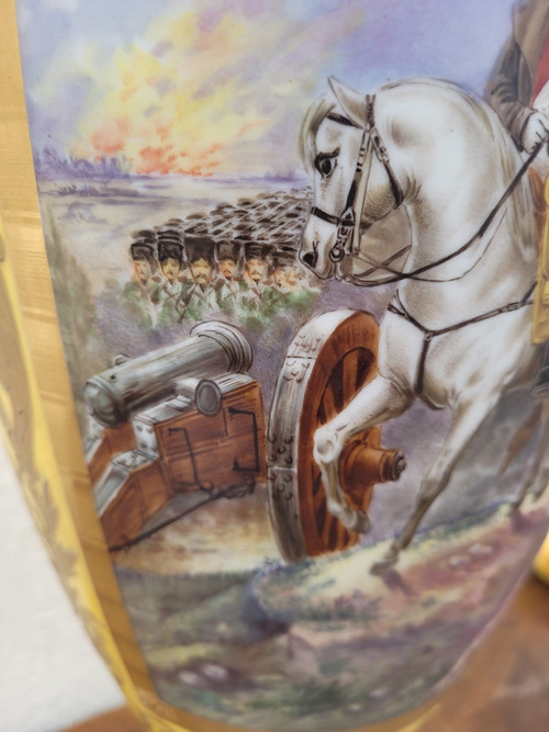 Bataille  Napoléonienne, Grand Vase En Porcelaine Jaune, XIXème Siècle