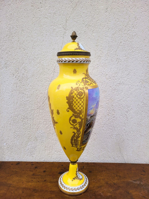 Bataille  Napoléonienne, Grand Vase En Porcelaine Jaune, XIXème Siècle