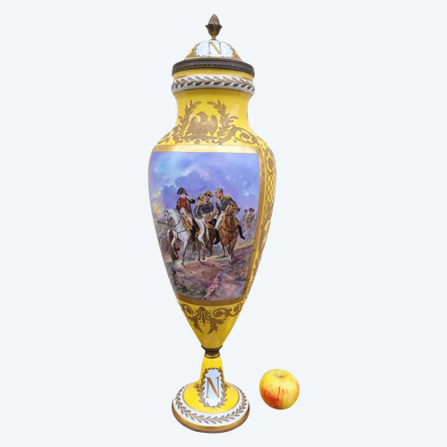Bataille  Napoléonienne, Grand Vase En Porcelaine Jaune, XIXème Siècle