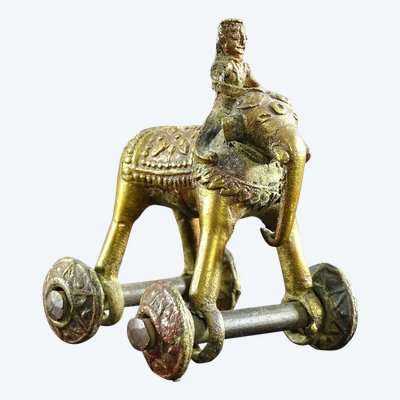 Inde, Début Du XXème Siècle, Jouet En Bronze Cornac Juché Sur Un éléphant. 