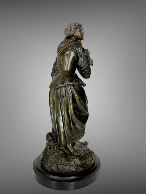 BRONZE ANCIEN A PATINE NUANCÉE SIGNÉ DE " E. CLAVIER " JEUNE FILLE A L 'ARROSOIR