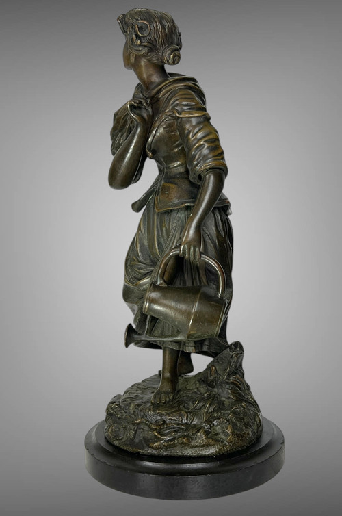 BRONZE ANCIEN A PATINE NUANCÉE SIGNÉ DE " E. CLAVIER " JEUNE FILLE A L 'ARROSOIR