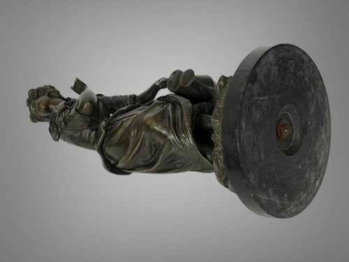 BRONZE ANCIEN A PATINE NUANCÉE SIGNÉ DE " E. CLAVIER " JEUNE FILLE A L 'ARROSOIR