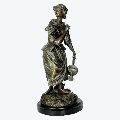 BRONZE ANCIEN A PATINE NUANCÉE SIGNÉ DE " E. CLAVIER " JEUNE FILLE A L 'ARROSOIR