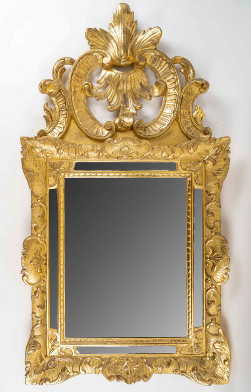 Specchio a frontone traforato in legno dorato di epoca Regency, 1720 ca.