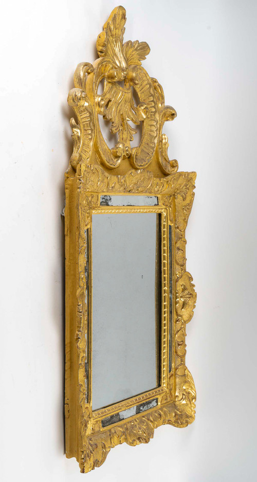 Specchio a frontone traforato in legno dorato di epoca Regency, 1720 ca.