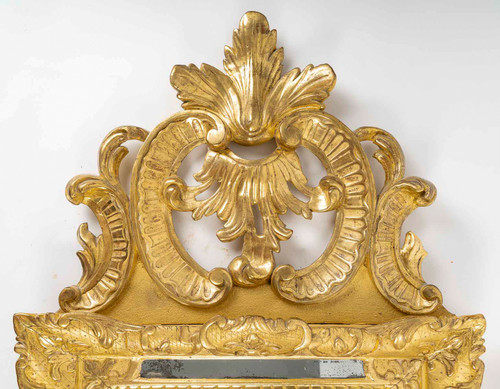 Specchio a frontone traforato in legno dorato di epoca Regency, 1720 ca.