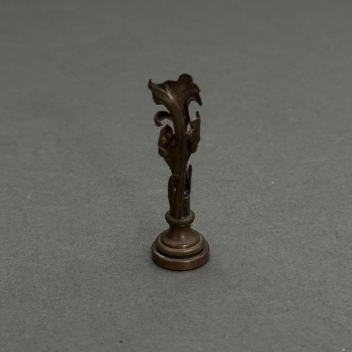 Cachet ou sceau en bronze XIXe décor végétal avec monogramme