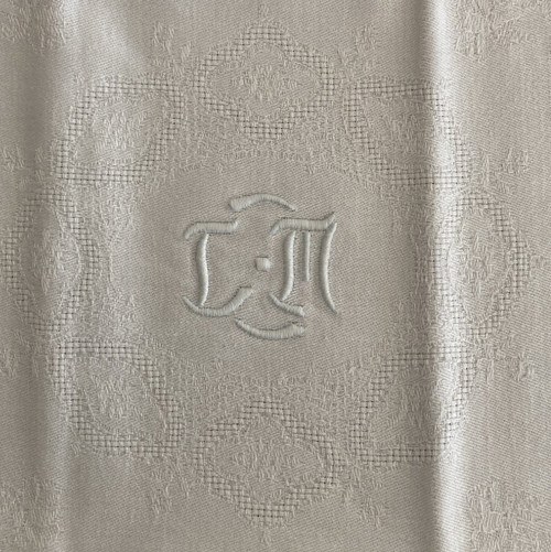 Tovaglia accompagnata da 12 asciugamani damascati e monogrammati LM XXth