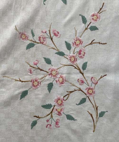 Grande tovaglia di lino ricamata a fiori del XIX secolo