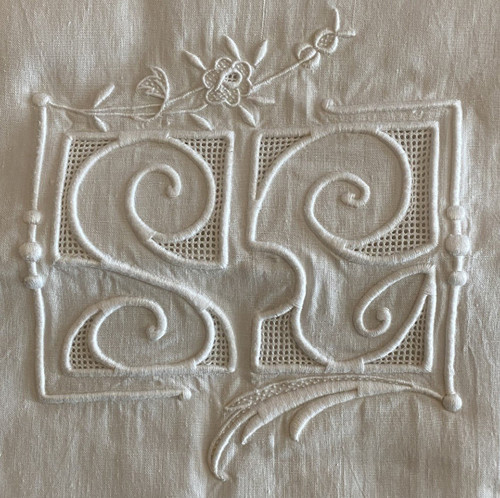 Lenzuolo di pizzo Luxeuil ricamato a fiori Monogramma SE XIX secolo